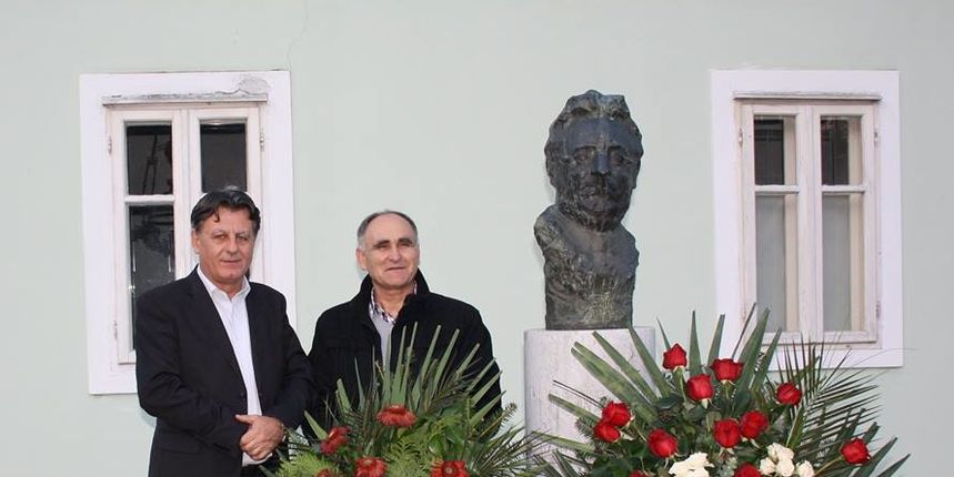 Benkovčani položili vijence na grob dr. Franje Tuđmana Benkovčani položili vijence na grob dr. Franje Tuđmana