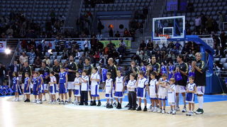 KK Zadar – Real Madrid, umirovljenje dresova 10 (Giuseppe Giergia) i 11 (Kresimir Cosic), Foto; Mladen Malik KK Zadar – Real Madrid, umirovljenje dresova 10 (Giuseppe Giergia) i 11 (Kresimir Cosic), Foto; Mladen Malik