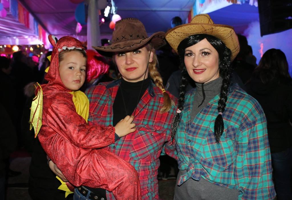 Virske maškare: Maja Šuput zapalila ledenu virsku večer Virske maškare: Maja Šuput zapalila ledenu virsku večer