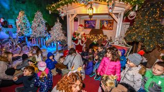 Advent 2018.: Otvoreno prvo klizalište u Pagu