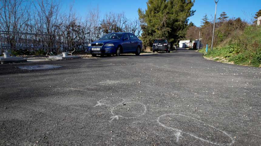 Mjesto na kojem je žena napadnuta nožem Karma Mjesto na kojem je žena napadnuta nožem Karma