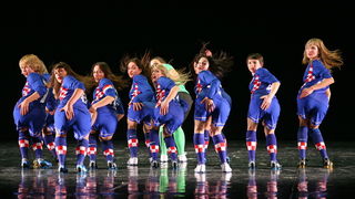 Zagreb, 240110.
U zagrebackom HNK veceras je premijerno izvedena predstava Srce moje kuca za nju. Montaz stroj i Plesni centar Tala inscenirali su legendarnu nogometnu utakmicu Hrvatske protiv Engleske iz 2007. g. kada je Hrvatska pobijedila na Wembley st