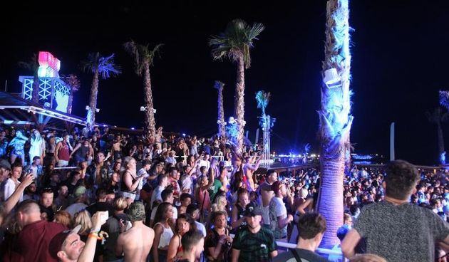 Plaza Zrce, cetvrti dan Hideout festivala privukao je nekoliko tisuca, ponajvise engleskih turista koji su se zabavljali u klubu Papaya. Photo: Luka Stanzl/PIXSELL