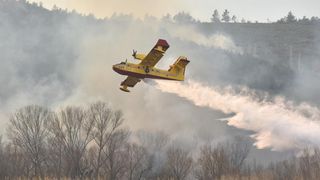 Veliki požar kod Ražanca uz vatrogasce gasili kanader i air tractor