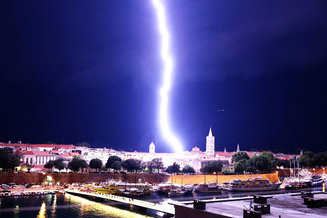 Munje nad Zadrom Munje nad Zadrom