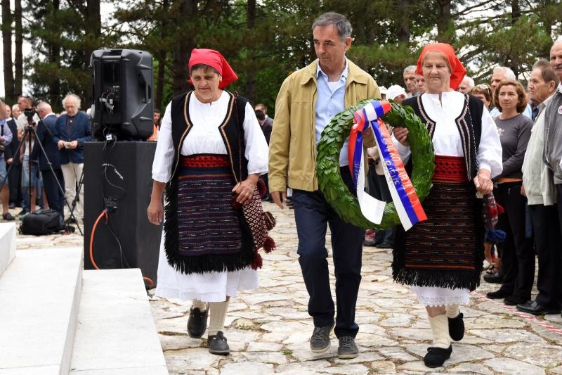 Srb: Polaganjem vijenaca obilježena obljetnica Dana ustanka naroda Like, Photo: Dino Stanin/PIXSELL