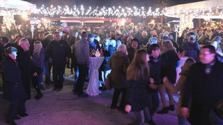 Virani 2016. godinu dočekali uz Lidiju Bačić, Leteći odred i spektakularan vatromet Virani 2016. godinu dočekali uz Lidiju Bačić, Leteći odred i spektakularan vatromet