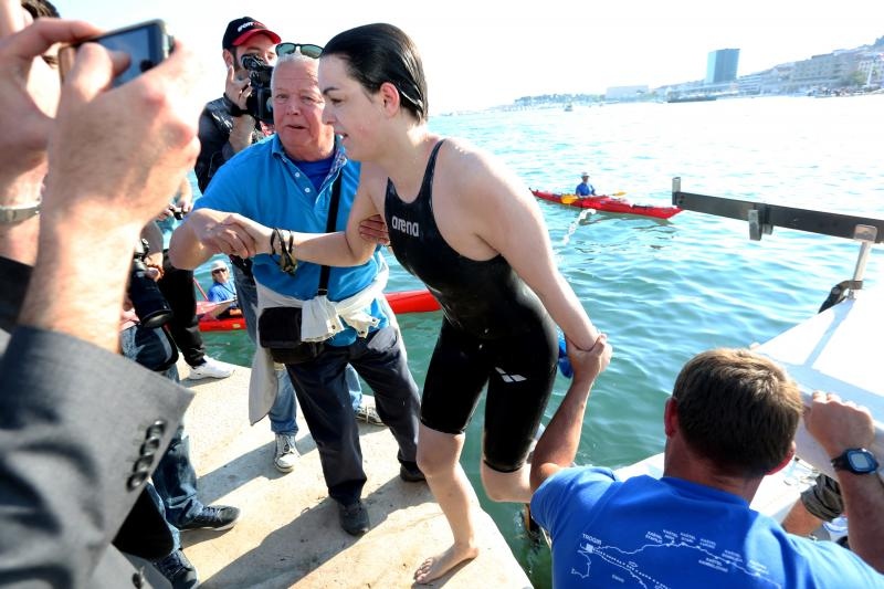 Dina Levačić otplivala humanitarni maraton između Trogira i Splita za Udrugu Anđeli. Foto: Miranda Cikotić/PIXSELL Dina Levačić otplivala humanitarni maraton između Trogira i Splita za Udrugu Anđeli. Foto: Miranda Cikotić/PIXSELL