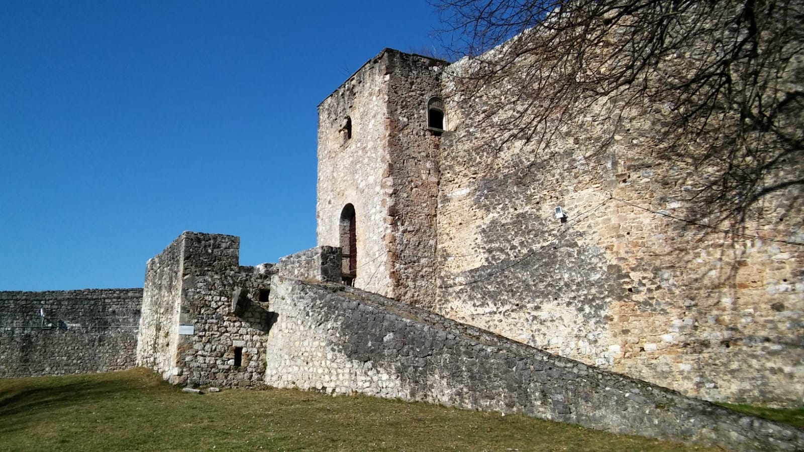 Prijepodne u Cazinu, Kostelski buk i posjet tvrđavi Ostrožac