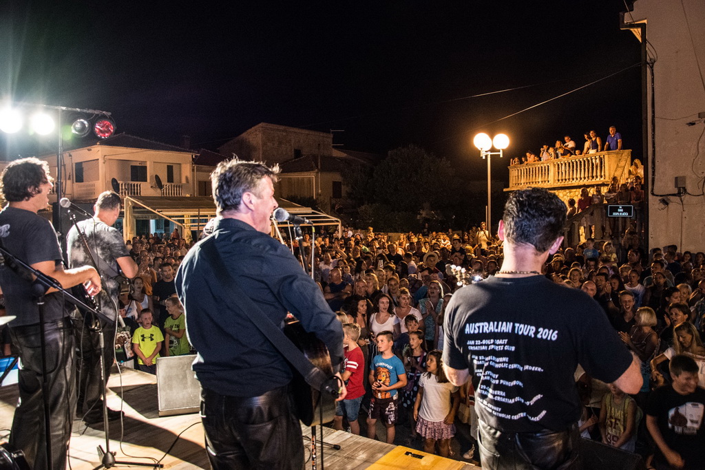 Tamburaški sastav Gazde u Povljani Tamburaški sastav Gazde u Povljani