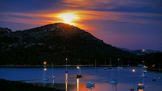 Aleksandar Gospic: Dobra vam noc (Izlazak mjeseva, Telascica, Dugi otok) Aleksandar Gospic: Dobra vam noc (Izlazak mjeseva, Telascica, Dugi otok)