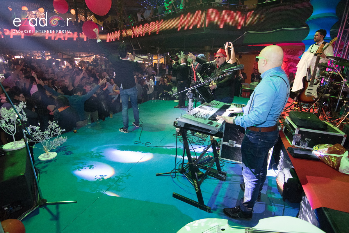 Ludnica u Saturnusu: Najbolji doček u svemiru i šire Ludnica u Saturnusu: Najbolji doček u svemiru i šire