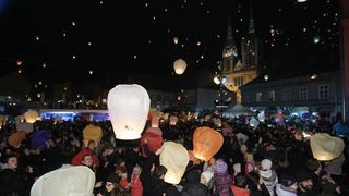 Na tržnici Dolac održan je peti performans Kapulica & Lampioni.  Foto: PIXSELL