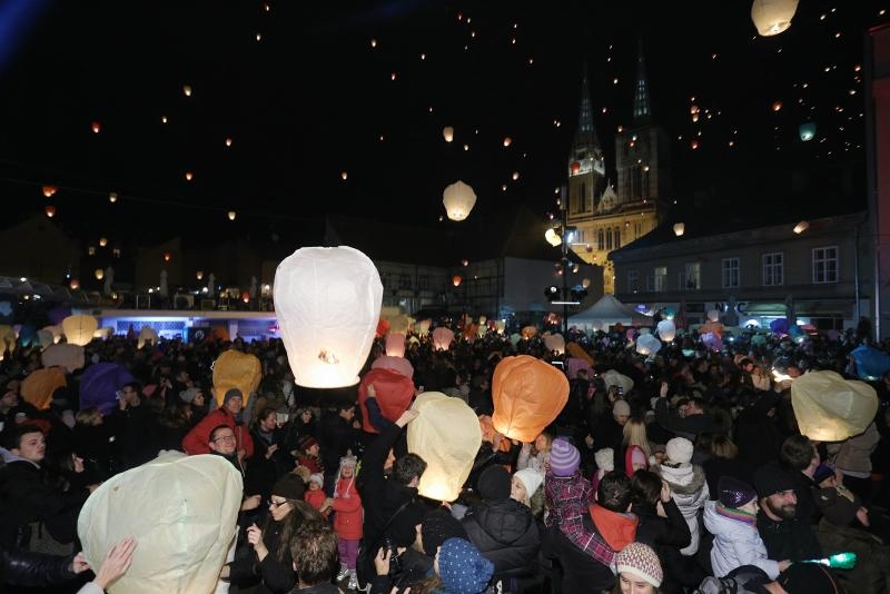 Na tržnici Dolac održan je peti performans Kapulica & Lampioni.  Foto: PIXSELL