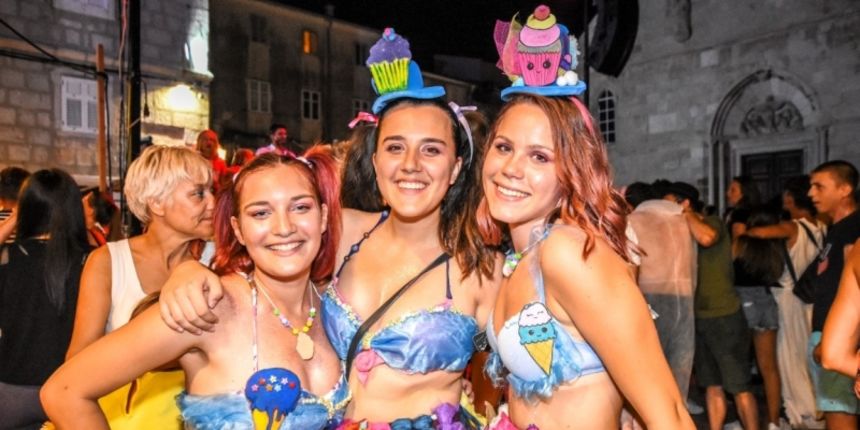 Paški ljetni karneval