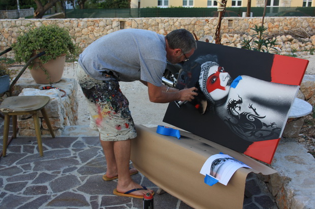 Street Art umjetnik Finbarr Fin DAC stvara u Ražancu, Foto: Nenad Nešović Street Art umjetnik Finbarr Fin DAC stvara u Ražancu, Foto: Nenad Nešović