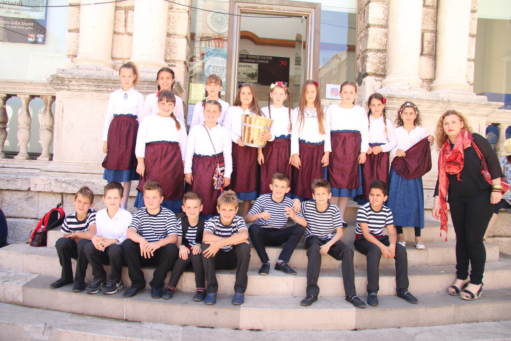 OŠ Zadarski otoci, učenici na Narodnom trgu