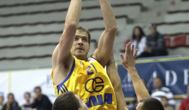 Zagreb, 101010. KC Drazen Petrovic Kosarkaska utakmica 1.kolo NLB lige ABA,  Zagreb CO – Radnicki ( Kragujevac) Na slici: Luka Zoric 21, Vladan Vukosavljevic 51, Anton Gaddeeors 12. Foto: Nenad Dugi / Cropix