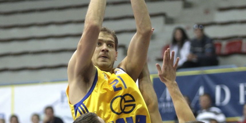 Zagreb, 101010. KC Drazen Petrovic Kosarkaska utakmica 1.kolo NLB lige ABA,  Zagreb CO – Radnicki ( Kragujevac) Na slici: Luka Zoric 21, Vladan Vukosavljevic 51, Anton Gaddeeors 12. Foto: Nenad Dugi / Cropix