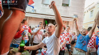 Navijačko ludilo u Zadru za vrijeme i nakon finala Svjetskog prvenstva Navijačko ludilo u Zadru za vrijeme i nakon finala Svjetskog prvenstva