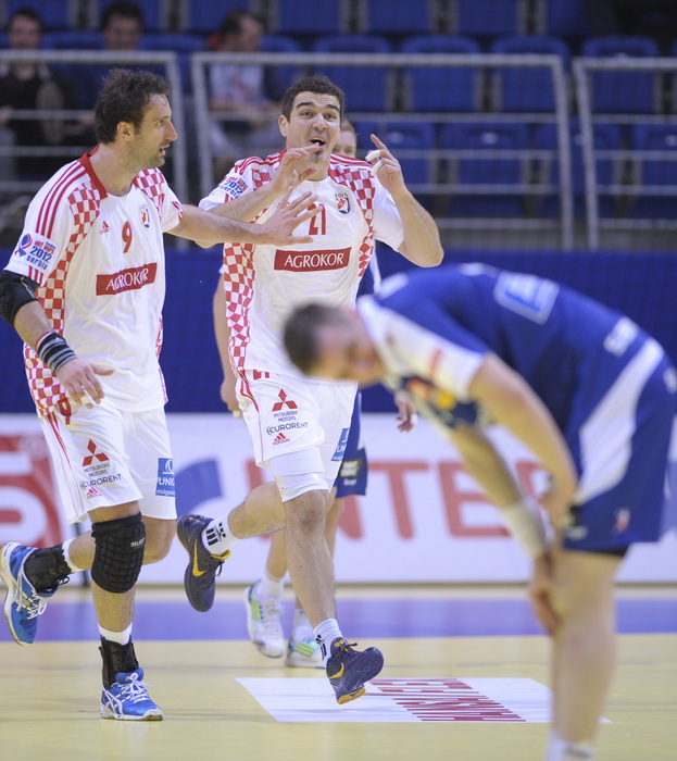 Vrsac, 160112.
Europsko prvenstvo u rukometu u Srbiji.
Prvo kolo, utakmica izmedju Hrvatske i Islanda.
Na slici: Igor Vori i Denis Buntic, slavlje hrvatskih igraca.
Foto: Drazen Aleksic / CROPIX Vrsac, 160112.
Europsko prvenstvo u rukometu u Srbiji.
Prvo kolo, utakmica izmedju Hrvatske i Islanda.
Na slici: Igor Vori i Denis Buntic, slavlje hrvatskih igraca.
Foto: Drazen Aleksic / CROPIX