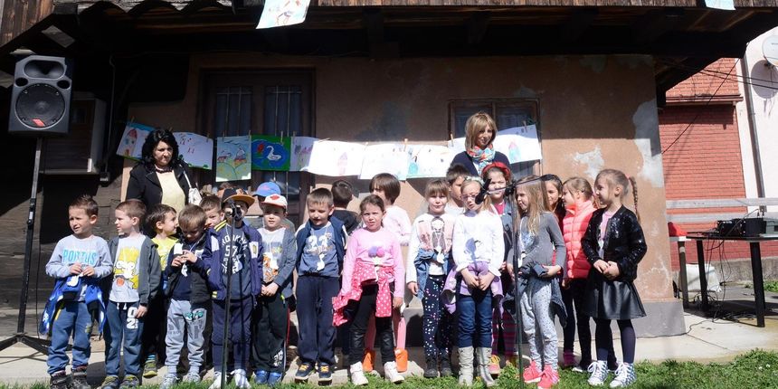 U organizaciji Opcine Lekenik i SOS Djecjeg sela Lekenik odrzana je manifestacija “Docekajmo rode”. U kulturno-umjetnickom programu sudjelovali su malisani iz djecjeg vrtica i osnovne skole te SOS Djecjeg sela U organizaciji Opcine Lekenik i SOS Djecjeg sela Lekenik odrzana je manifestacija “Docekajmo rode”. U kulturno-umjetnickom programu sudjelovali su malisani iz djecjeg vrtica i osnovne skole te SOS Djecjeg sela