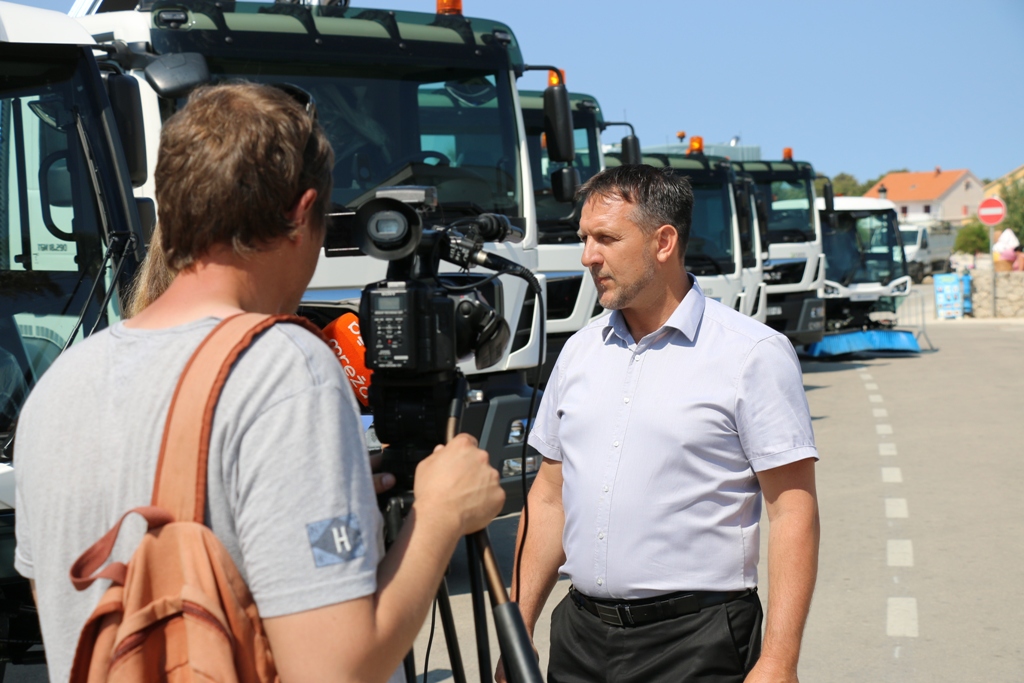 Vir: Primopredaja novog voznog parka komunalne tvrtke Čisti otok Vir: Primopredaja novog voznog parka komunalne tvrtke Čisti otok