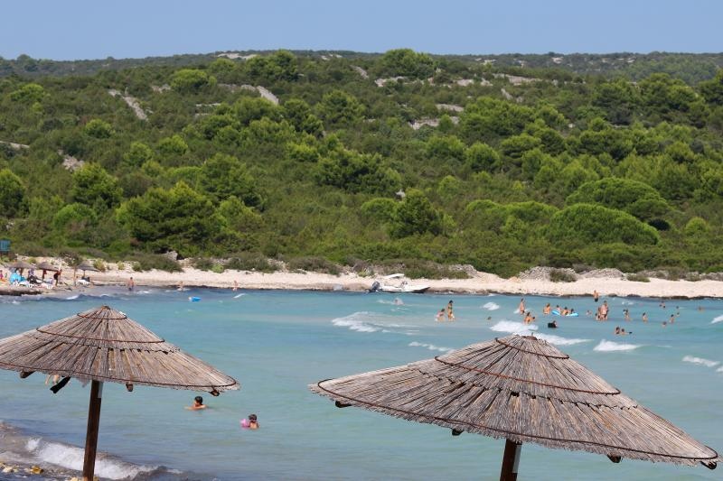Ljetni dana na dugootočkoj plaži Sakarun, biseru Mediterana s prekrasnim tirkiznim morem, Foto: Filip Brala/PIXSELL Ljetni dana na dugootočkoj plaži Sakarun, biseru Mediterana s prekrasnim tirkiznim morem, Foto: Filip Brala/PIXSELL