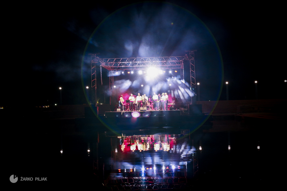 Zorica Kondža i klapa Cambi @ bazen Ilirije u Biogradu