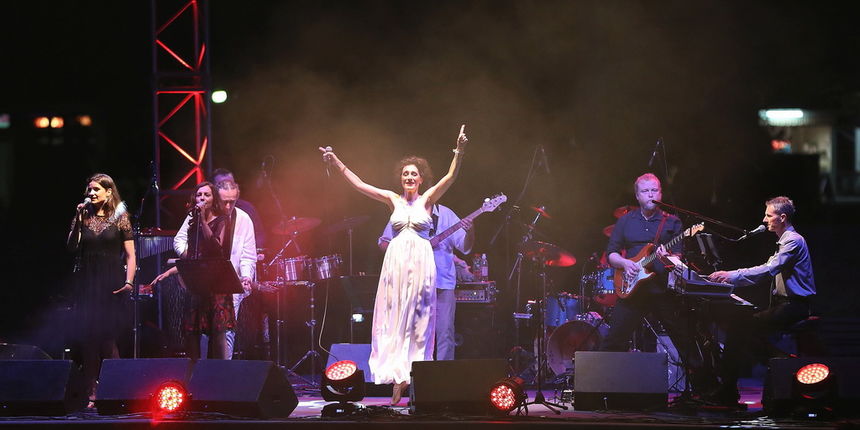 Čudesna Doris Dragović oduševila u Biogradu na Moru Čudesna Doris Dragović oduševila u Biogradu na Moru