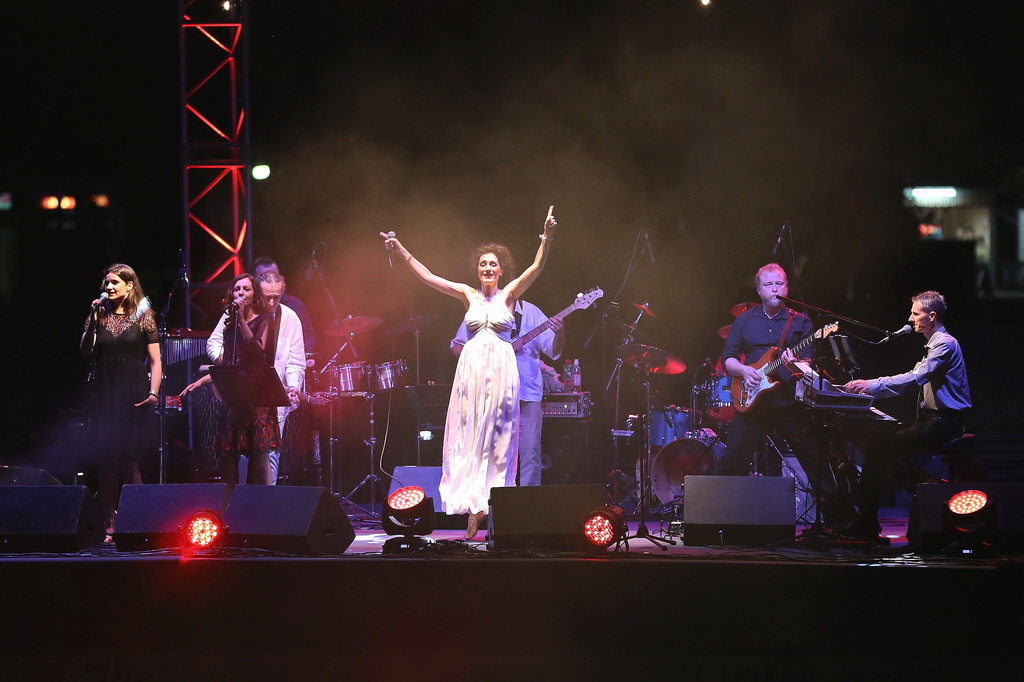 Čudesna Doris Dragović oduševila u Biogradu na Moru Čudesna Doris Dragović oduševila u Biogradu na Moru