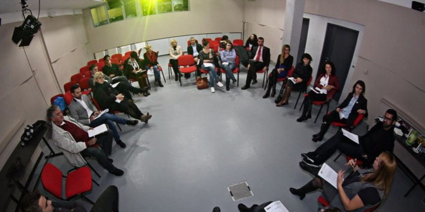 FARE Network ogrugli stol FARE Network ogrugli stol