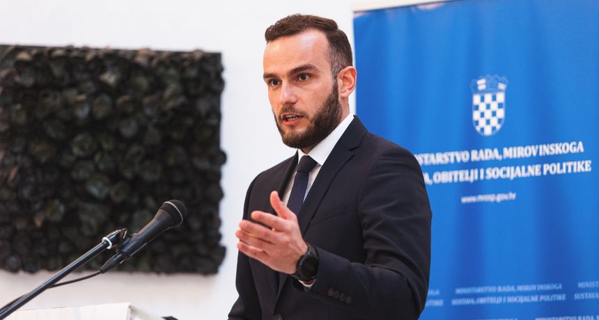 Ministar Aladrović uručio ugovore u sklopu projekta jačanja poslovanja poduzetnika Ministar Aladrović uručio ugovore u sklopu projekta jačanja poslovanja poduzetnika