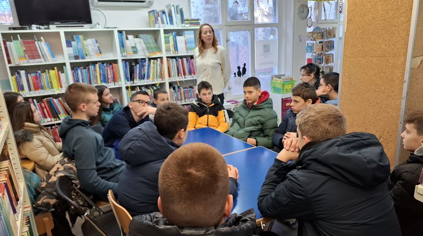 Kako vijest o zločinu treba izgledati? U Mjesecu krimića novinarka Slavica Vulin susrela se s osmašima Kako vijest o zločinu treba izgledati? U Mjesecu krimića novinarka Slavica Vulin susrela se s osmašima