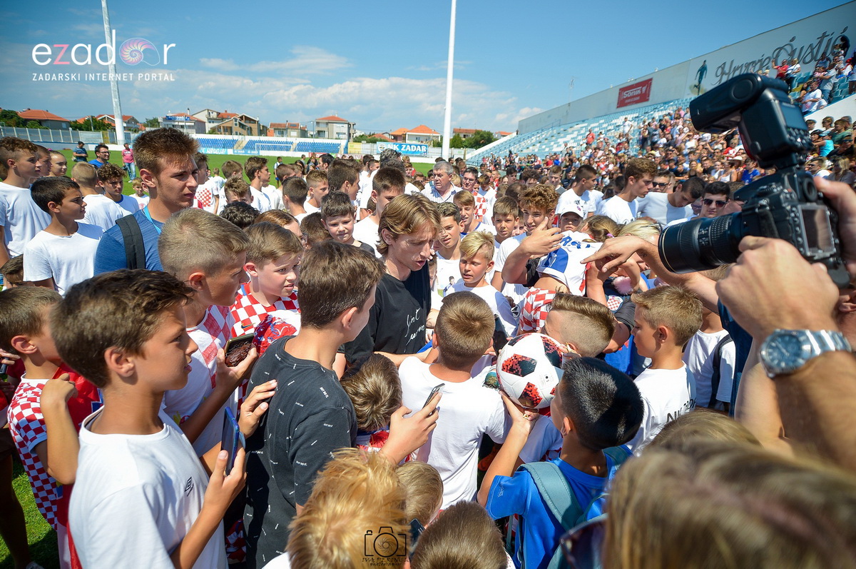 Zadarska vatrena četvorka na Stanovima se družila s mladim zadarskim nogometašima Zadarska vatrena četvorka na Stanovima se družila s mladim zadarskim nogometašima