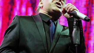 Skoplje, 240110.
Humanitarni koncert odrzan u Skoplju na kome su izvodjaci premijerno pjevali pjesme koje je komponirao Tose Proeski.
Na fotografiji: Aki Rahimovski.
Foto: Maja Zlatevska / CROPIX Skoplje, 240110.
Humanitarni koncert odrzan u Skoplju na kome su izvodjaci premijerno pjevali pjesme koje je komponirao Tose Proeski.
Na fotografiji: Aki Rahimovski.
Foto: Maja Zlatevska / CROPIX