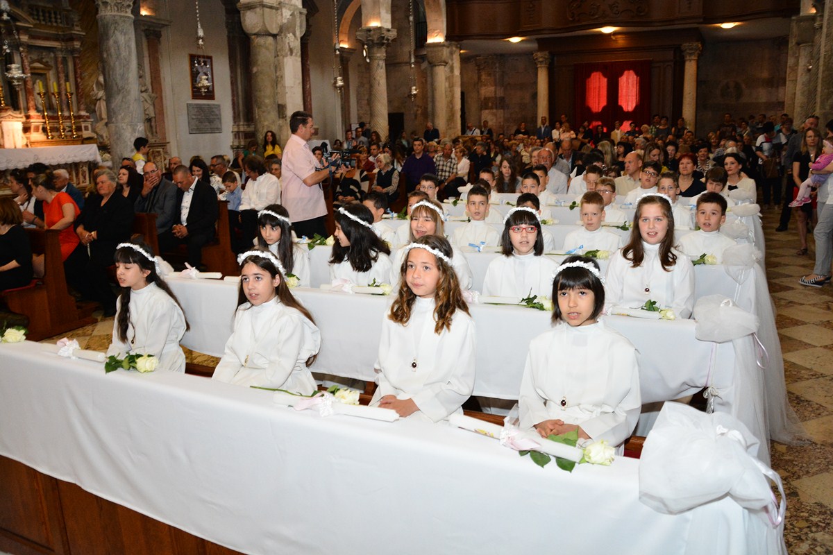 Sakrament Prve pričesti u katedrali sv. Stošije, foto- Iva Perinčić