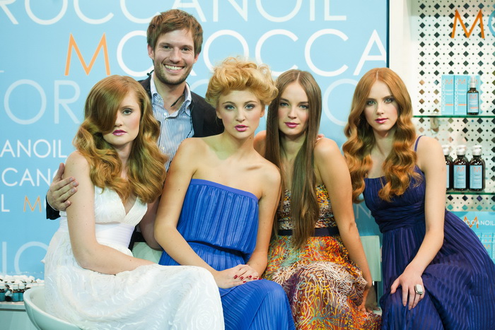 Zagreb, 250911.
U Areni Zagreb 24. i 25.09. odrzava se Beauty i Lifestyle Show, sajam ljepote.
Na slici: Steven Turpin, stilist za Maroccan oil.
Foto: Neja Markicevic / CROPIX Zagreb, 250911.
U Areni Zagreb 24. i 25.09. odrzava se Beauty i Lifestyle Show, sajam ljepote.
Na slici: Steven Turpin, stilist za Maroccan oil.
Foto: Neja Markicevic / CROPIX