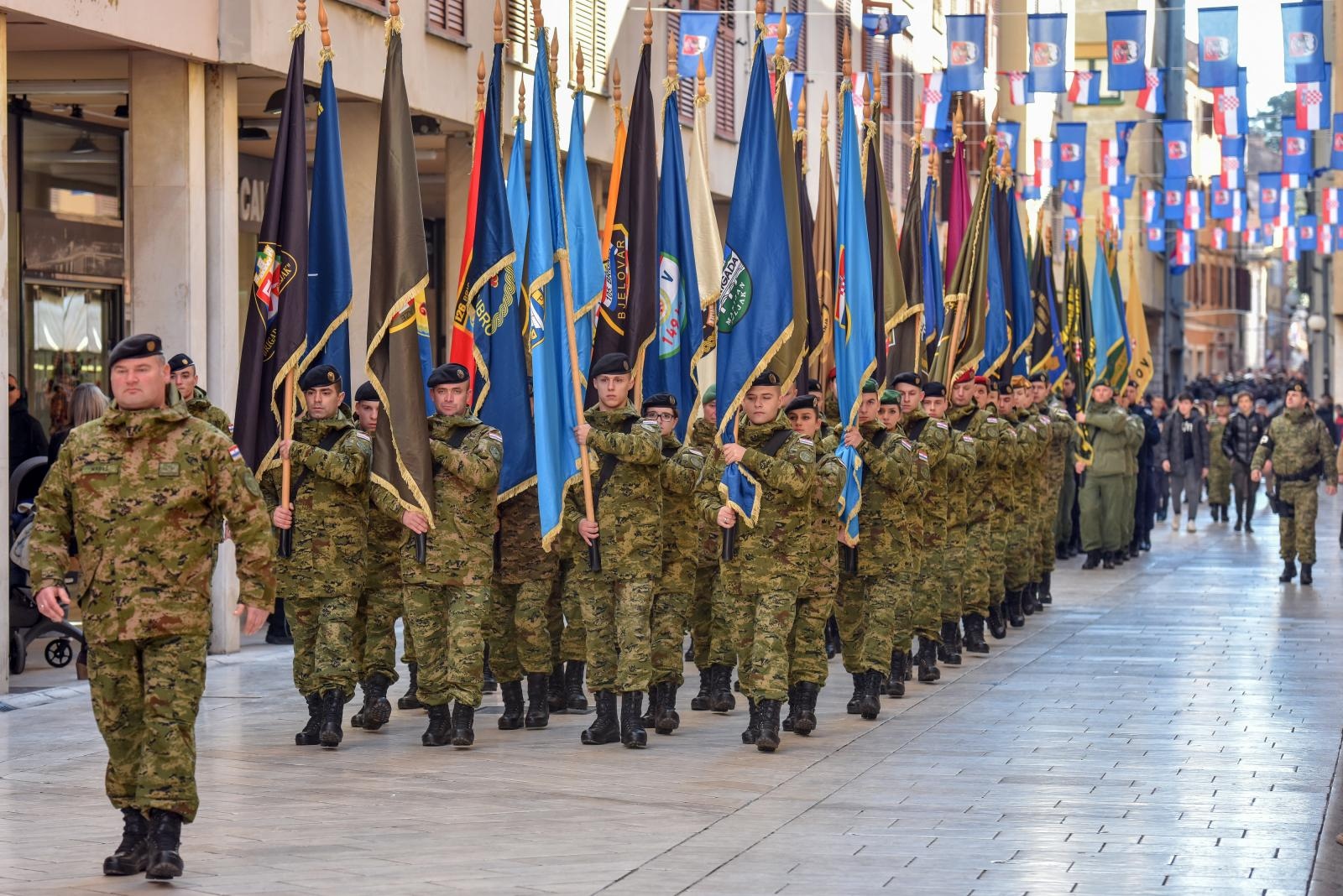 Mimohod ratnih postrojbi u Zadru