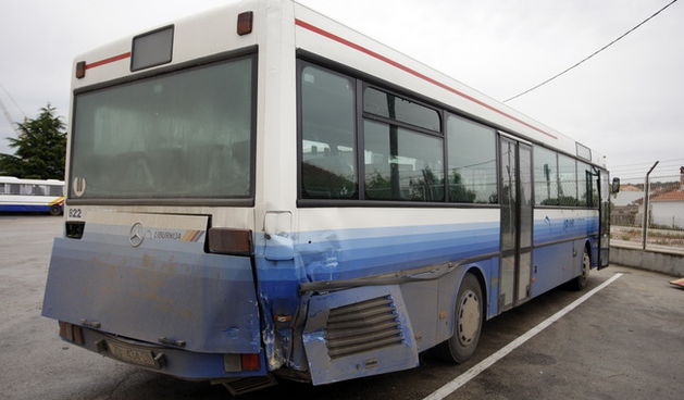Zadar, 170510.
Autobus zadarske tvrtke Liburnija koji se jutros sudario sa drugim autobusom u blizini glavnog kolodvora. Vise putnika je zatrazilo lijecnicku pomoc.
Foto: Jure Miskovic / CROPIX