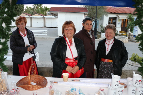 Paljenjem prve adventske svijeće i prigodnim zabavnim programom započela manifestacija Advent na otoku Viru