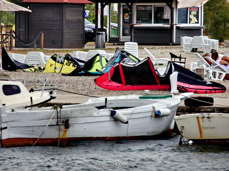 Kiteri i surferi uživali u jakom jugu