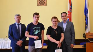 Župan ugostio nagrađene učenike osnovnih i srednjih škola Župan ugostio nagrađene učenike osnovnih i srednjih škola