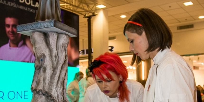 Torta “Grgur Ninski” oduševila slavnog slastičara, Foto: Index/Luka Šangulin Torta “Grgur Ninski” oduševila slavnog slastičara, Foto: Index/Luka Šangulin