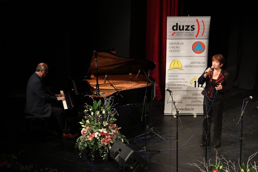 HNK Zadar: Dodjela priznanja za ”Naročiti pothvat u zaštiti i spašavanju” foto: I. Perinčić HNK Zadar: Dodjela priznanja za ”Naročiti pothvat u zaštiti i spašavanju” foto: I. Perinčić