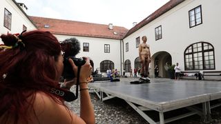 Siniša Labrović: Performans “Poštovani gospodine predsjedniče, možete me poljubiti u guzicu” Siniša Labrović: Performans “Poštovani gospodine predsjedniče, možete me poljubiti u guzicu”