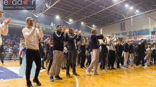 Humanitarno gledanje utakmice Zadar-Cibona (85-84) u Jazinama Humanitarno gledanje utakmice Zadar-Cibona (85-84) u Jazinama