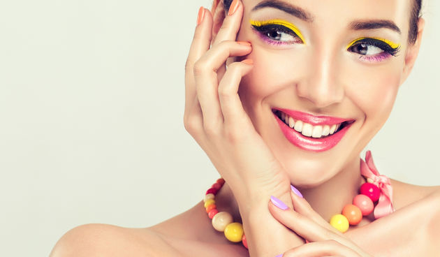 ruke, žena, lice, šminka