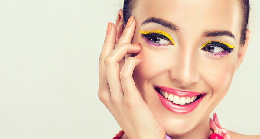 ruke, žena, lice, šminka ruke, žena, lice, šminka