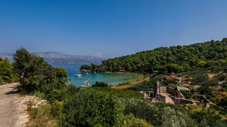 Uvala Lovrečina: Egzotična pješčana oaza na Braču u kojoj su uživali i stari Rimljani Uvala Lovrečina: Egzotična pješčana oaza na Braču u kojoj su uživali i stari Rimljani